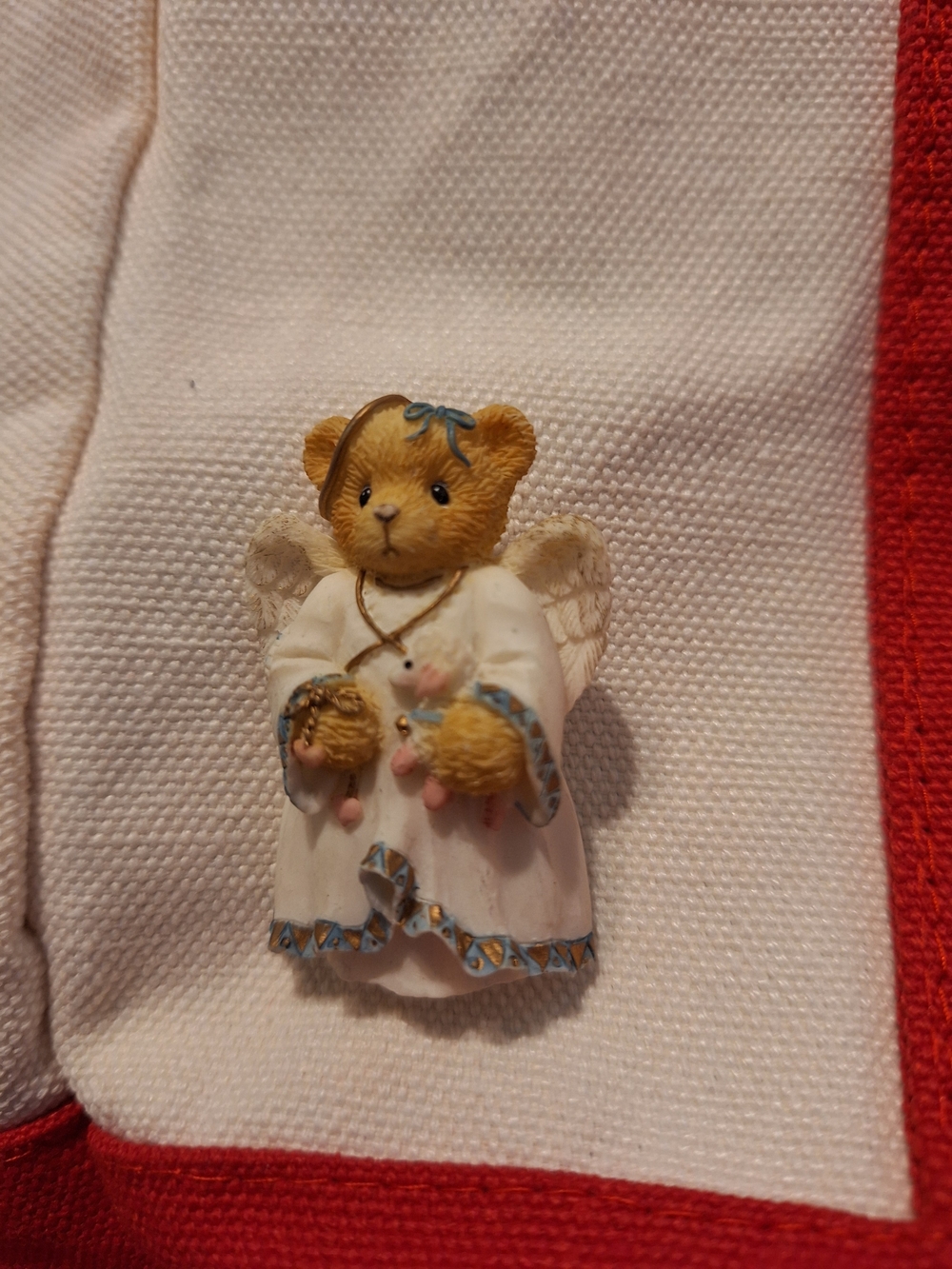CHERISHED TEDDIES 1996 An Angel To Watch Over You Lapel Pin